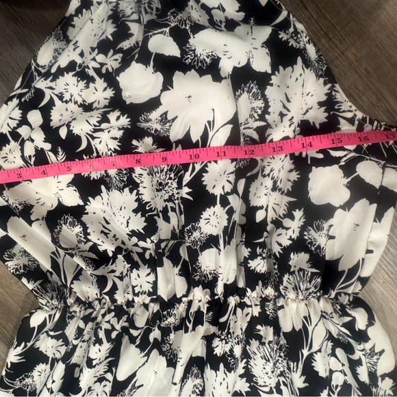 Floral Black and White Womens Maxi Dress Size Medium - Picture 7 of 8